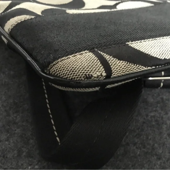 Vintage Coach Signature Logo Crossbody Messenger Bag - Picture 7 of 8